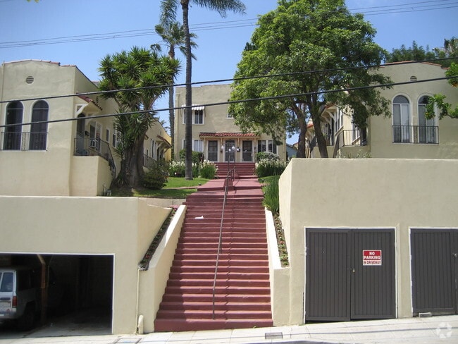 Building Photo - 811-819 Kodak Dr