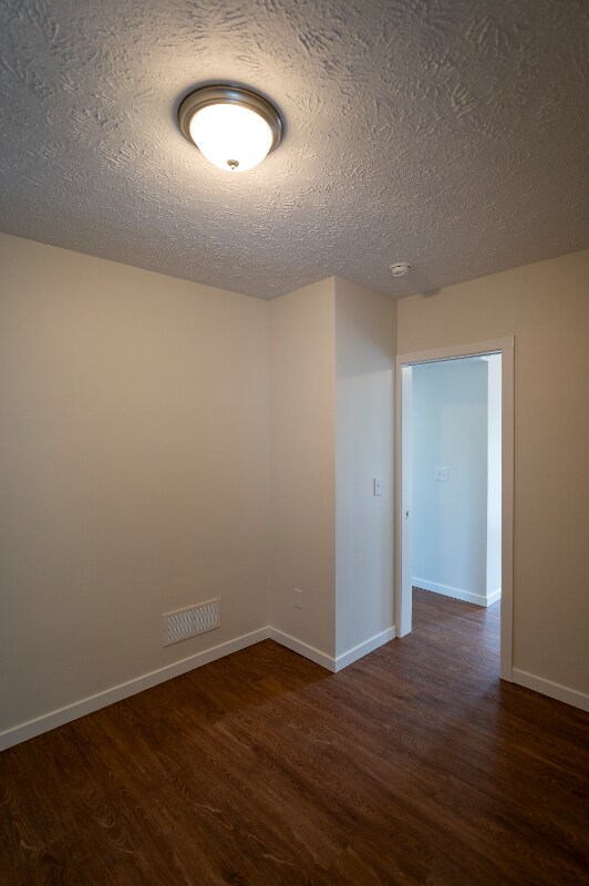 Foto del edificio - 1277 W 67th St