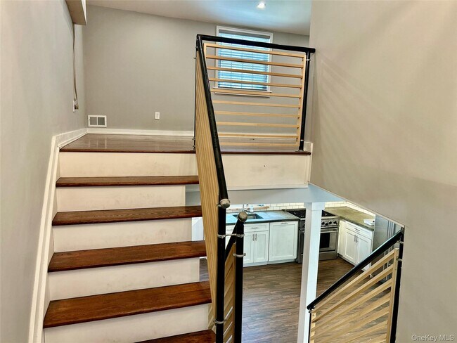 Foto del edificio - 30 Mayflower Ln