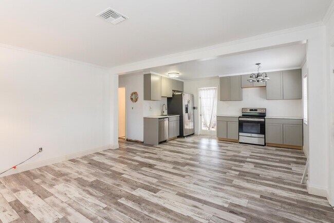 Building Photo - 705 N Loxahatchee Dr