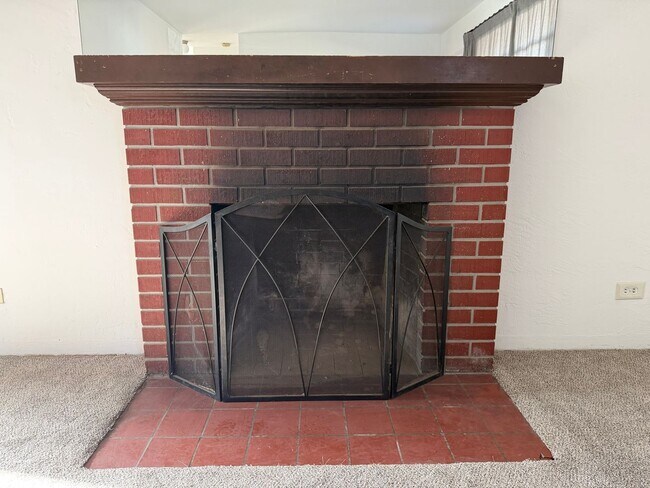 Foto del edificio - 3 Bedroom Home w/Large Backyard