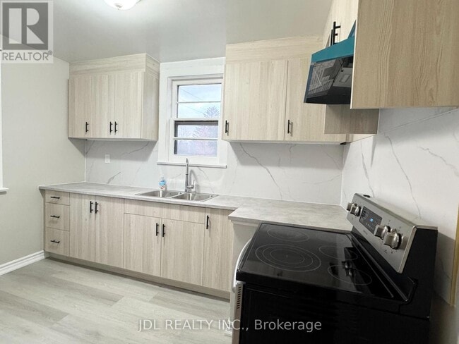 Photo du bâtiment - 229 Crestwood Rd