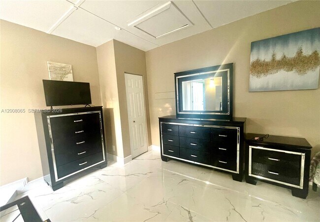 Foto del edificio - 1537 NE 30th Ct