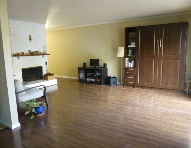 Foto del edificio - One Bedroom Condo
