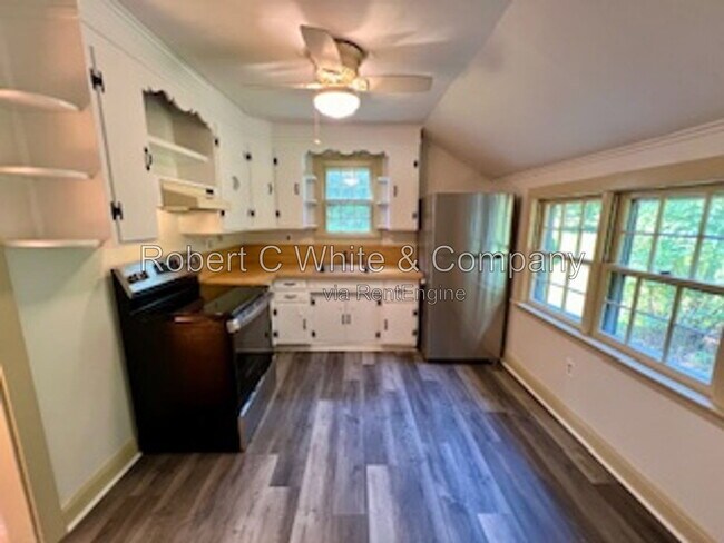 Foto del edificio - 604 Huckleberry Hill Rd