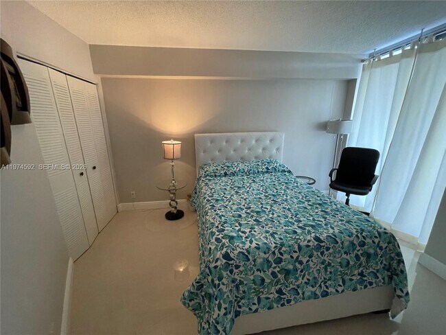 Foto del edificio - 3600 Mystic Pointe Dr