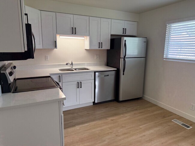 Foto del edificio - 81 W 300 N