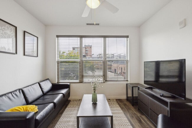 Building Photo - 305 E Front St