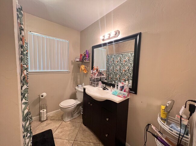 Foto del edificio - 740 SW 4th Pl