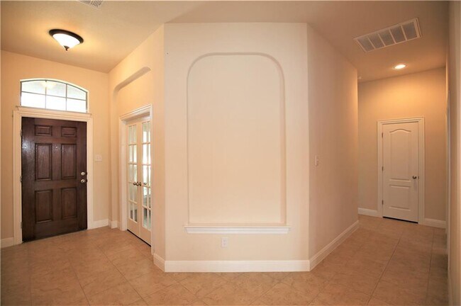 Building Photo - 1016 Cole Cove