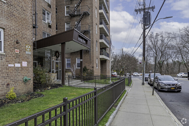 Walkway & Entrance - Parkway House