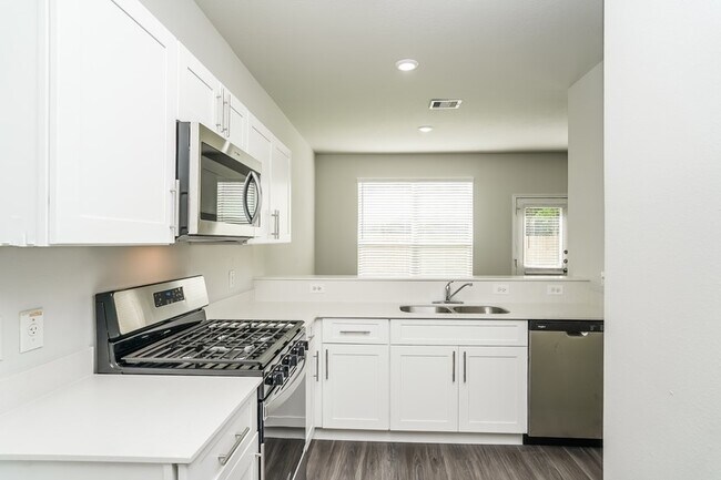 Foto del edificio - 14735 Kendalls Path Ct