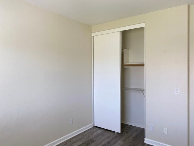 Building Photo - 27019 Karns Ct
