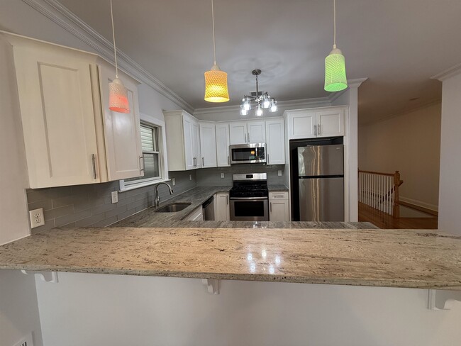 Building Photo - 396 Cator Ave