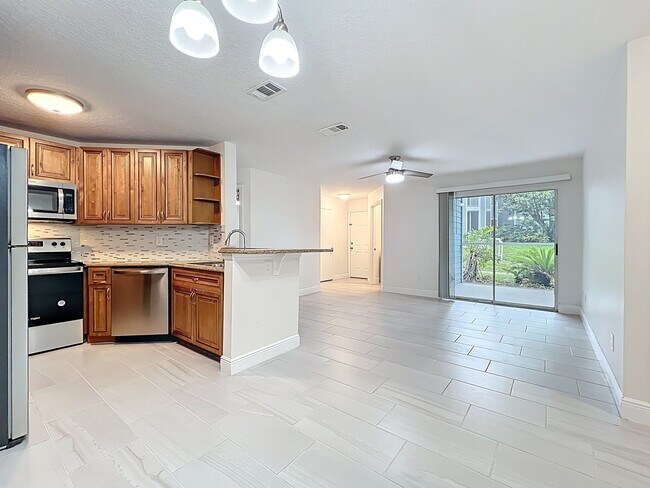 Building Photo - 2580 Grassy Point Dr