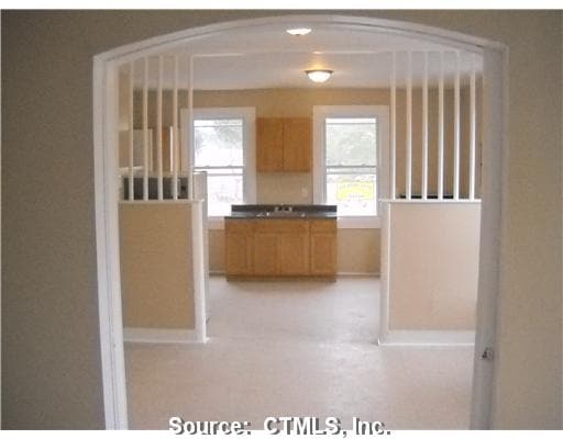 - 569 Elm St