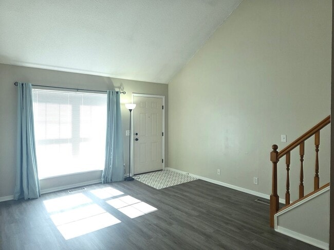 Foto del edificio - Beautifully Updated 2-Bedroom Townhome – Move-In Ready!