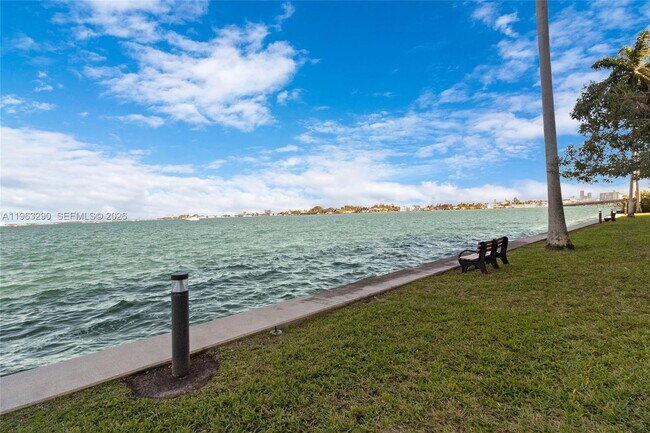 Foto del edificio - 1625 Kennedy Cswy