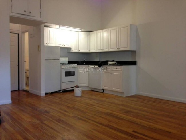 Building Photo - 56 W 85th St