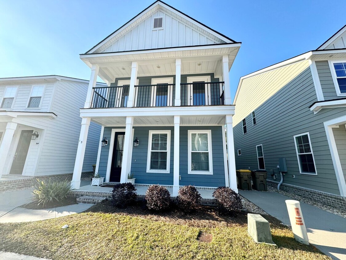Foto principal - In the Heart of Richmond Hill - Available ...