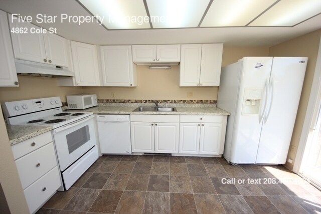 Building Photo - 4862 Cole St