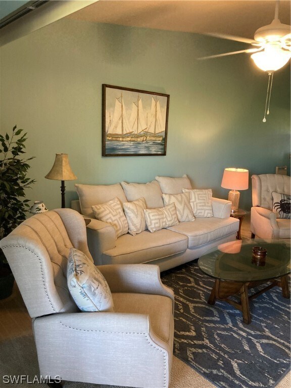 Foto del edificio - 15180 Riverbend Blvd