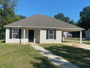 Building Photo - 424 N Monroe Ave