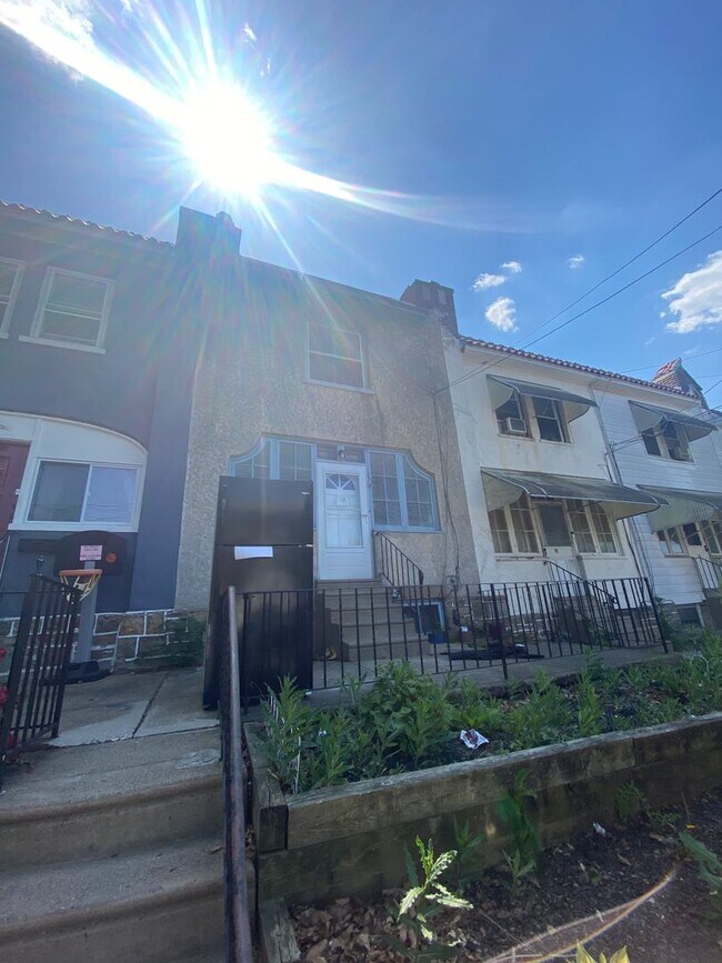 Foto del edificio - Stunning  3 Bedroom Modern Renovation w/ W...