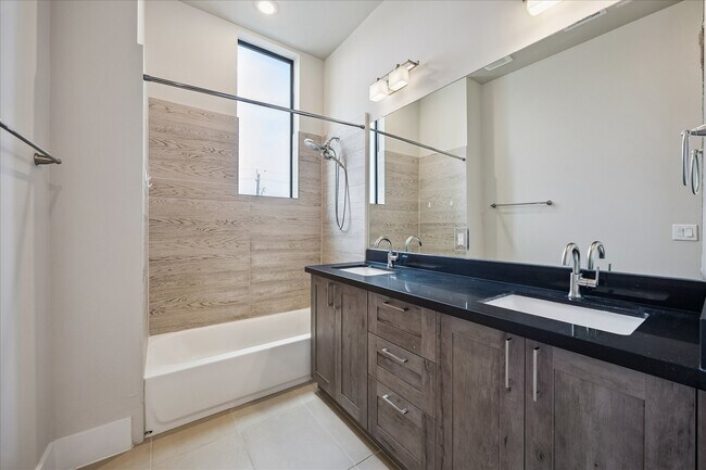 Foto del edificio - 2401 Crawford St