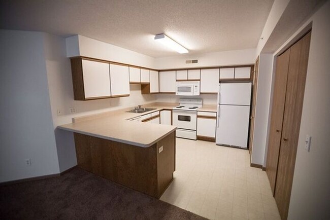 Foto del edificio - $1,125 | 2 Bedroom, 1 Bathroom 2nd Floor C...