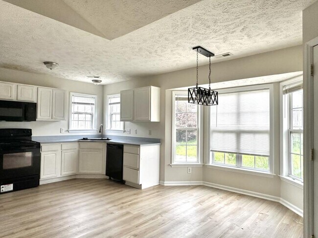 Foto del edificio - 2517 Forest Lodge Dr