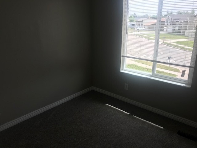 Building Photo - South Ogen home