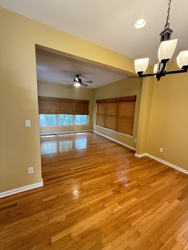Building Photo - 1588 Club House Ct