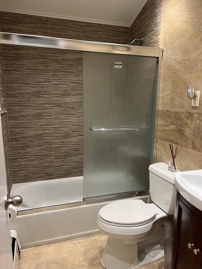 Foto del edificio - 1489 E 71st St