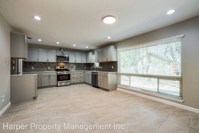 Building Photo - 4 br, 2 bath House - 1734 Deer Run St