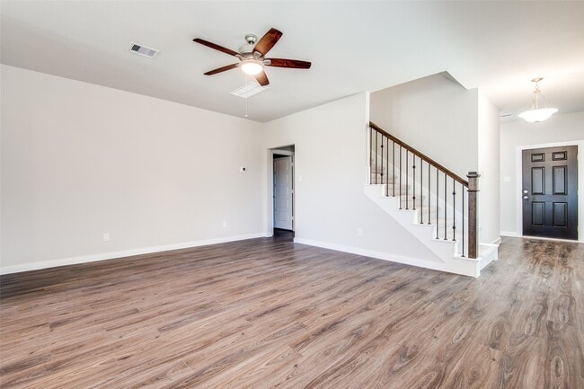 Foto del edificio - 17684 Tree of Heaven