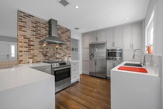 Building Photo - 5850 SW 47th St