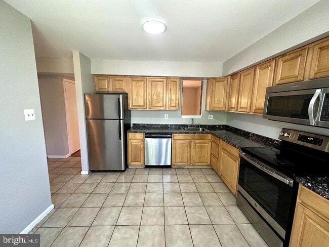 Building Photo - 8121 Fenwick Ct