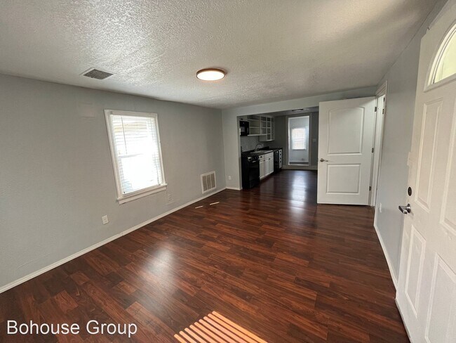 Building Photo - 2 br, 1 bath House - 7503 Bradbury Ave