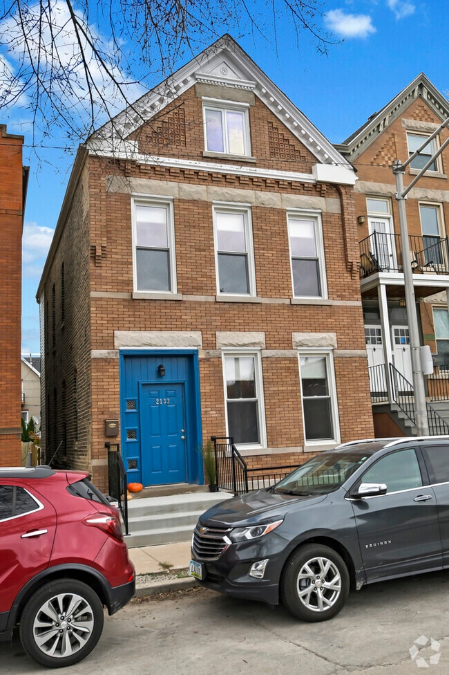 Building Photo - 2133 N Oakley Ave