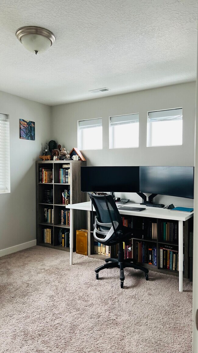 Second Bedroom - 1702 W Parkview Dr