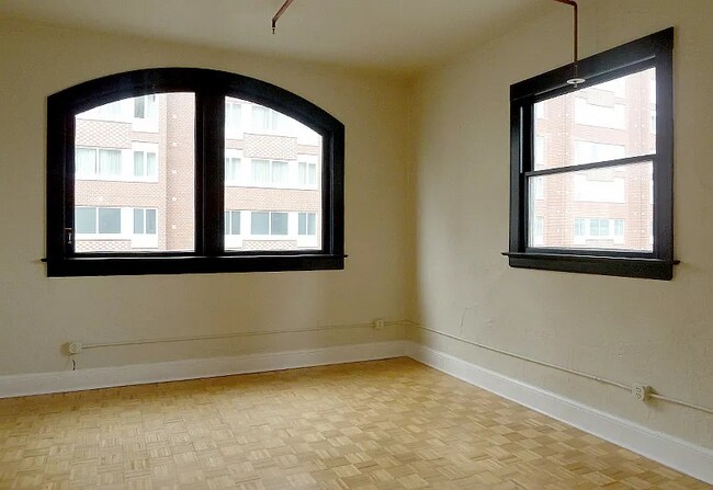 Building Photo - 1726 Champa St