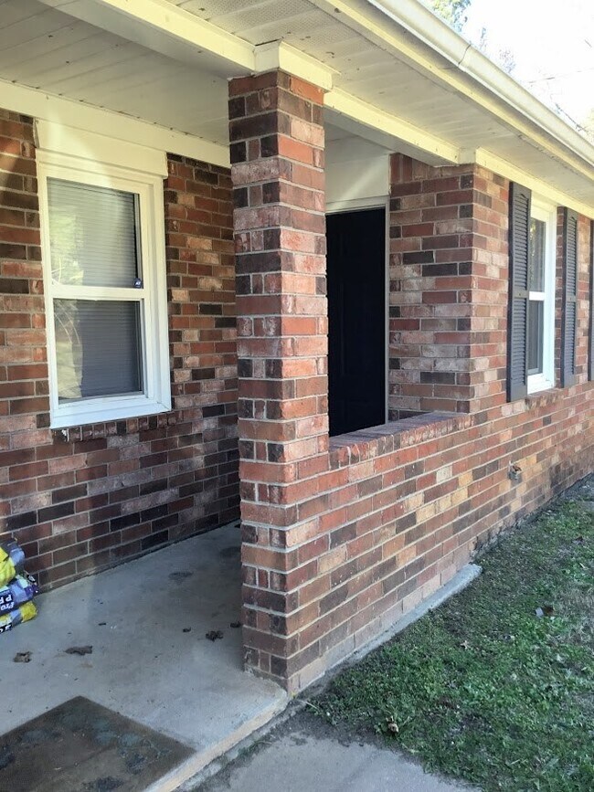 Building Photo - 132 Samarya Ln