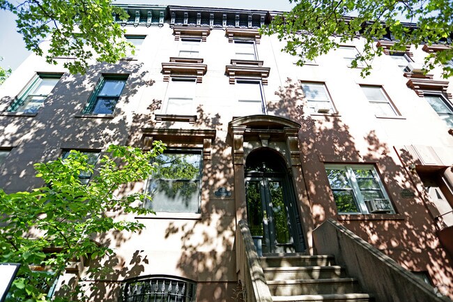 Building Photo - 416 Clinton St