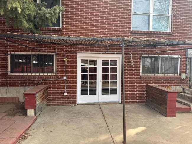 Building Photo - 1685 S Kenton Way