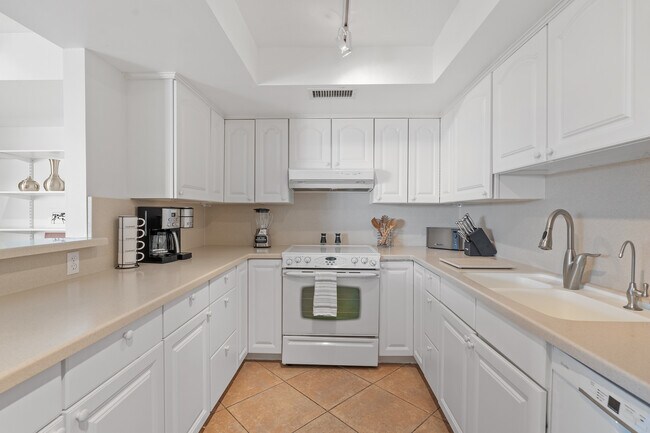 Building Photo - 4820 N 72nd Way