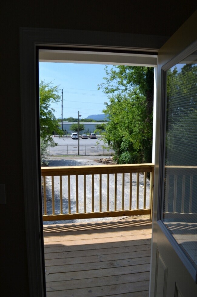 Foto del edificio - 810 E 10th Street