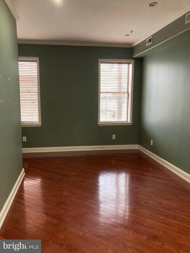 Building Photo - 208 Greenwich St