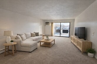 Building Photo - 2 Victory Rd