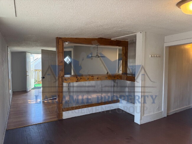 Building Photo - 2 bedroom + Office upstairs